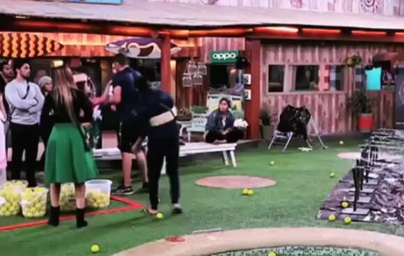 BIGG BOSS 12: Out of Rohit and Romil, this contestant WINS the ‘Man Of The Season’ task  BIGG BOSS 12: Out of Rohit and Romil, this contestant WINS the ‘Man Of The Season’ task