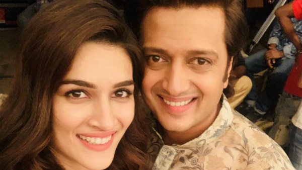 Never stop questioning: Riteish tells 'Housefull 4' co-star Kriti Sanon Never stop questioning: Riteish tells 'Housefull 4' co-star Kriti Sanon