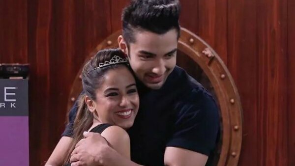 Bigg Boss 12: Evicted contestant Srishty Rode reacts on her link-up with Rohit Suchanti! Bigg Boss 12: Evicted contestant Srishty Rode reacts on her link-up with Rohit Suchanti!