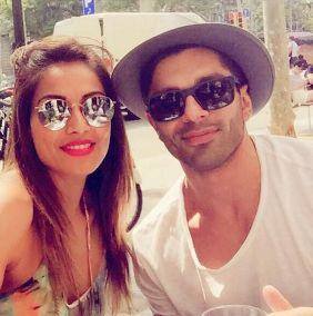 Karan Singh Grover and Bipasha Basu are enjoying in Barcelona.