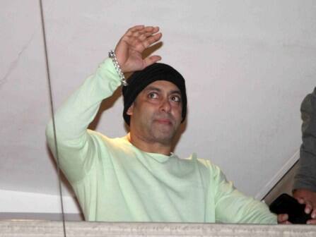 Bollywood actor Salman Khan waves towards his fans on occasion of Eid al-Fitr celebrations at his residence, in Mumbai, India on July 7, 2016. (Nikesh Gurav/ SOLARIS IMAGES)