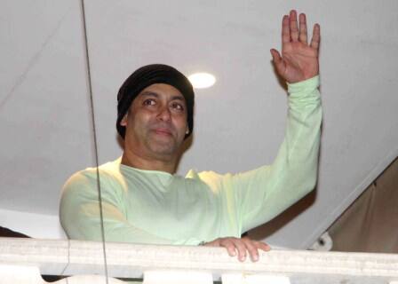 Bollywood actor Salman Khan waves towards his fans on occasion of Eid al-Fitr celebrations at his residence, in Mumbai, India on July 7, 2016. (Nikesh Gurav/ SOLARIS IMAGES)