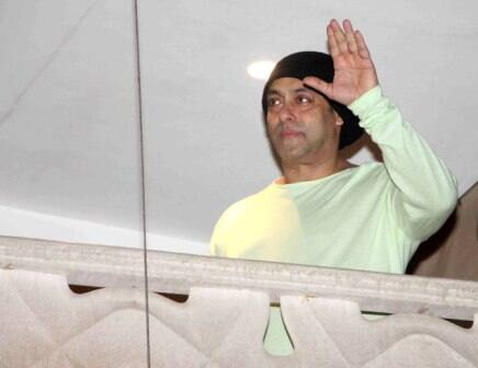Bollywood actor Salman Khan waves towards his fans on occasion of Eid al-Fitr celebrations at his residence, in Mumbai, India on July 7, 2016. (Nikesh Gurav/ SOLARIS IMAGES)