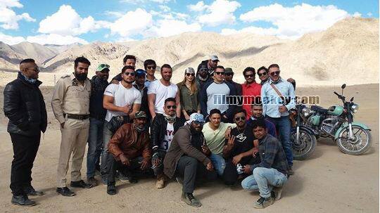 Iulia Vantur and Salman Khan with 'Tubelight' team in Ladakh