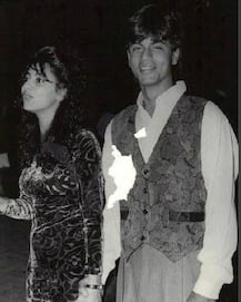 See RARE & UNSEEN PICS of SRK & Gauri as they complete 25years of MARRIAGE; Happy Anniversary!