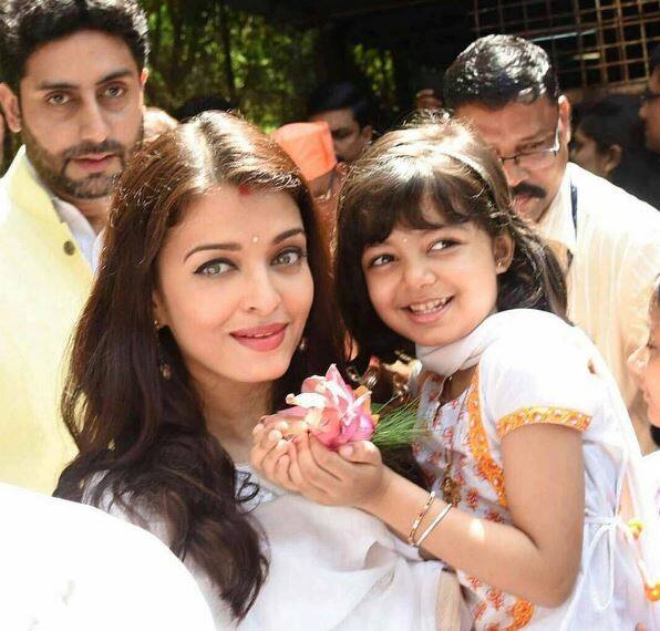 Beautiful Aaradhya with stunning Mom