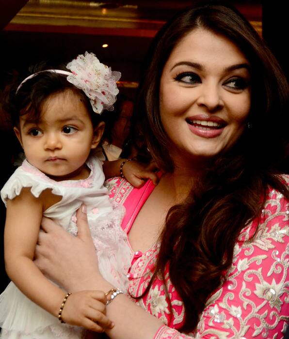Little Aaradhya with Mom