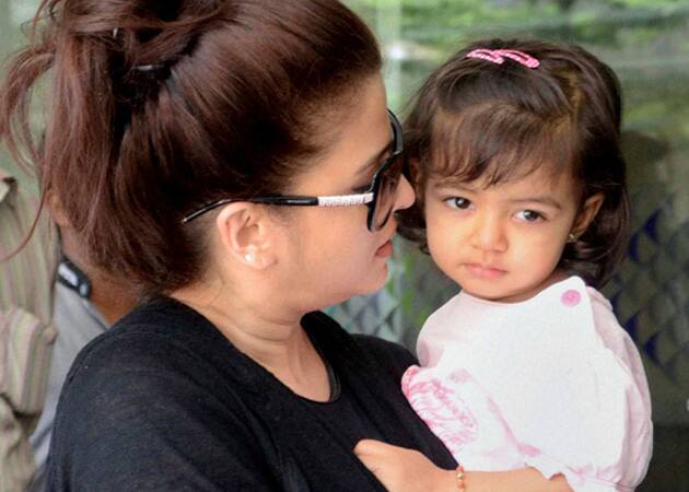 Mommy looking at sad Aaradhya
