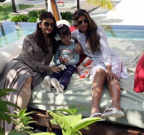 Mommy Bachchan and Bua Shweta Bahchan with Aaradhya on a trip