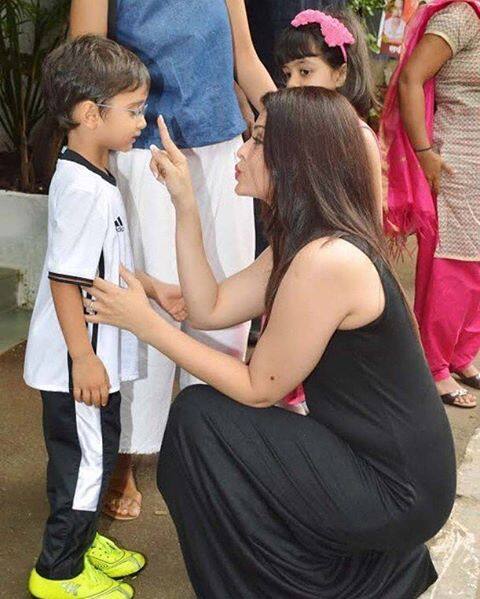 Aishwarya playing with Azad while Aaradhya looks