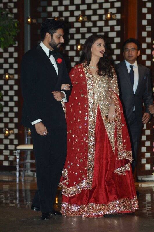 Abhishek Bachchan & wife Aishwarya looked adorable as they walked in holding hands