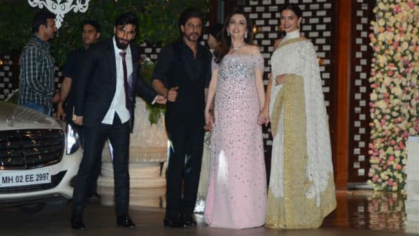 Ranveer Singh, Shah Rukh Khan, Nita Ambani & Deepika Padukone posing for the shutterbugs
