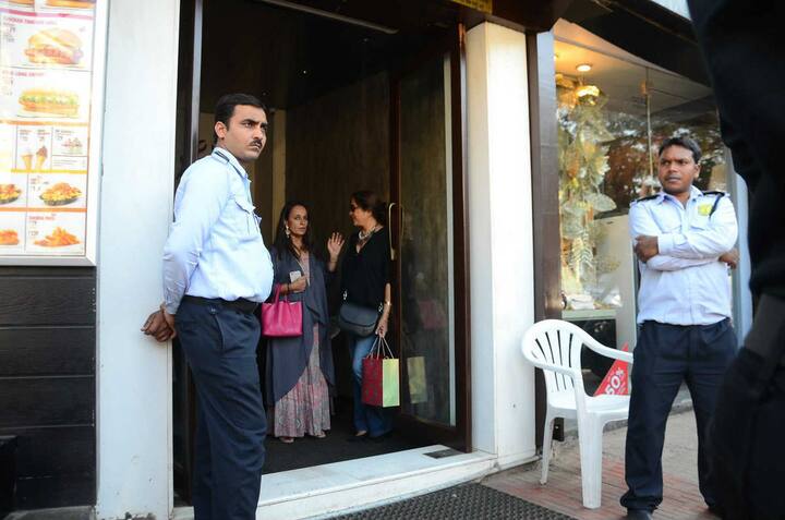 Alia's mother Soni Razdan was seen chatting with good friend Neena Gupta.
