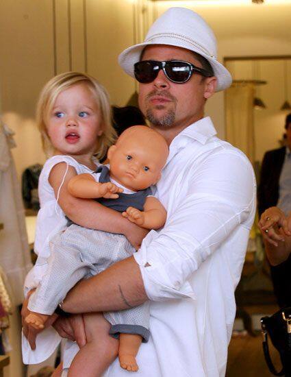  Brad Pitt with daughter Shiloh. She is the first biological child of Angelina Jolie and Brad Pitt.