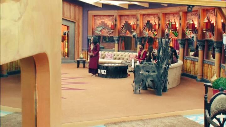 Salman Khan was shooting the 'Weekend Ka Vaar' episode for Saturday and Swami Om did record it with other contestants as spotted in the LIVE feed. But in sudden turn of events, before the eviction was to be announced in the second phase recording of Sunday episode late night on Friday, there instead came another shocking news from the BB 10 house.