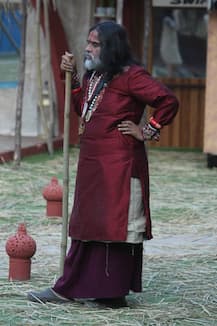 Bigg Boss 10: Swami Om RETURNS in STYLISH avatar; Gets back at UNHAPPY Manveer Gurjar!