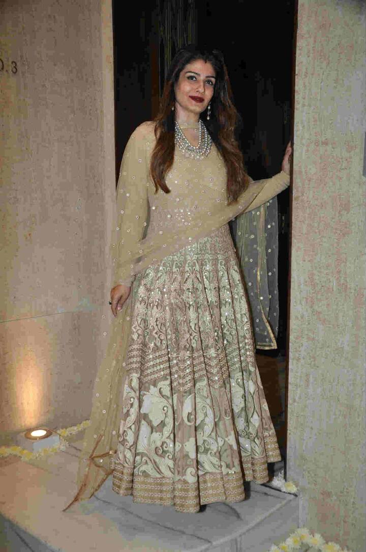 Raveena Tondon was also seen in her traditional Avtaar. she was looking elegant.