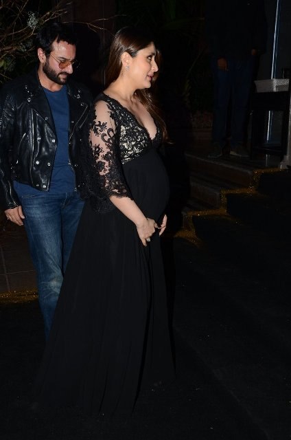 Pregnant Kareena Kapoor Looking Hot At Manish Malhotras Bash 2 Weeks Before Her Delivery