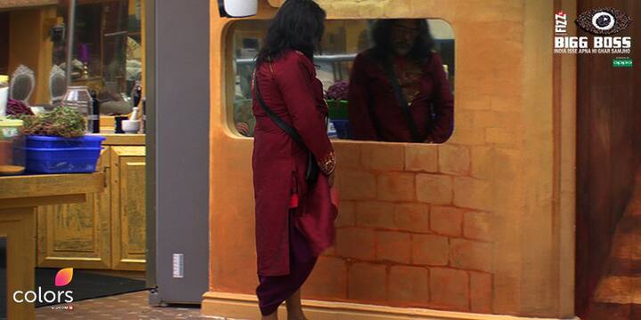 This is the time when Swami Om decided to urinate in open and in everyone's presence. He tells the housemates that he will attend to his nature’s call in his own manner and he actually does. He takes a mug and pees right there in the mug!