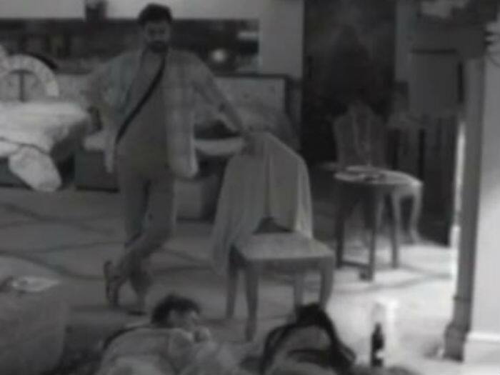 Bani finds solace in the arms of Jason Shah. Gaurav tries to make peace with her but she gives him a deaf ear.