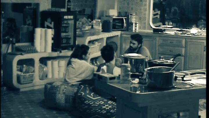 This live feed picture from last night again proves Jason wasn't in the house since last night. Bani here is seen talking in the late hours with Sahil Anand and Gaurav Chopra whereas she recently has been seen bonding well with Jason