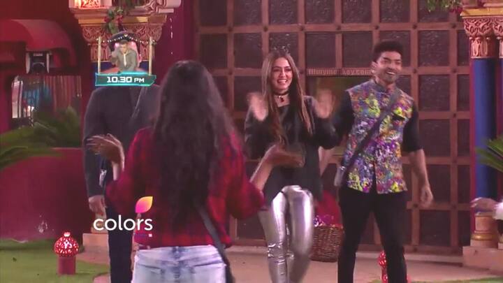 Which means Jason had to make an emergency exit and staying outside of the house since last night. Right now, on the evening of Friday, Jason is still out and that is why he missed the entire action that took place inside the house with the visit of 'Wajah Tum Ho' stars. 