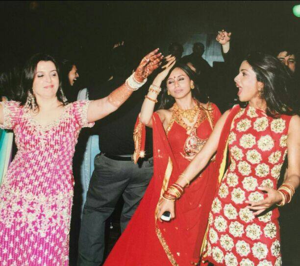 Here cones another pic Farah shared and it sure made our day. Rani and Priyanka Chopra in full action dancing to the beats of the music at the Sangeet. Farah's caption read, 