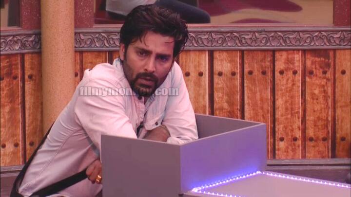 Another picture with his complete makeover from the same moment. We however wonder why Manveer wanted to become a 'launda'?(in his own words). Is it to do with his fast growing friendship with Nitibha that's catching everyone's attention already? Ahem! (Pic Credit: Twitter)