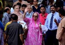 IN PICS: Veteran Actor Dilip Kumar returns home after getting discharged from the hospital