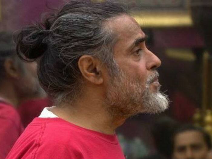 Here's Swami Om can be seen sporting a man bun, he opts for this look mostly during night or while taking part in a task 