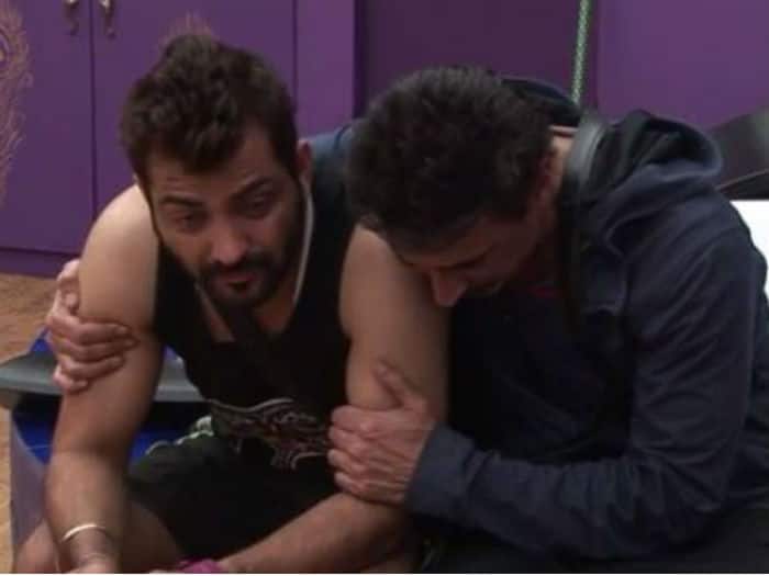 While speaking to Rahul Manu said that that her mother was the only one who was always there for him