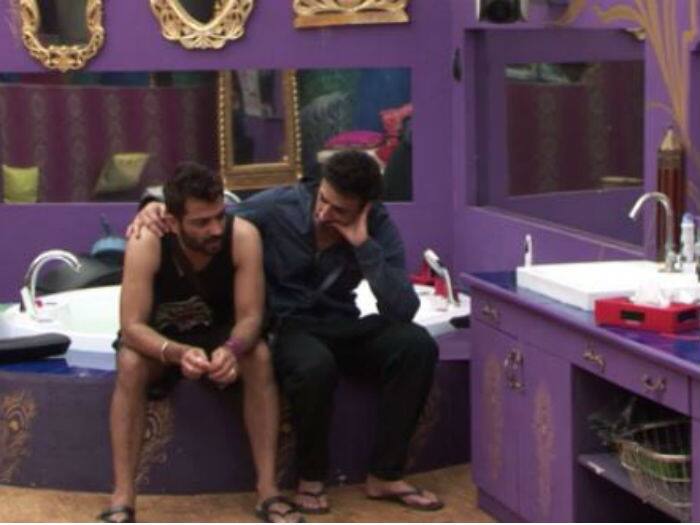 Rahul tried to cheer Manu up and said that everyone was missing Manu when he was not around 