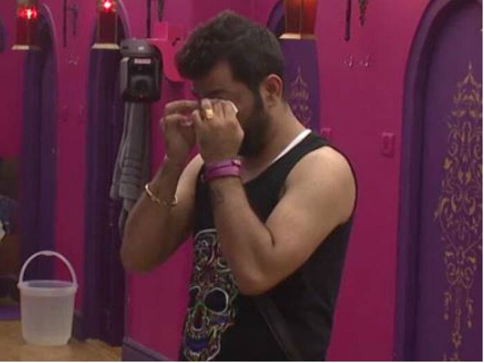He was continuously crying while missing his mom and it was an emotional moment for fans as well