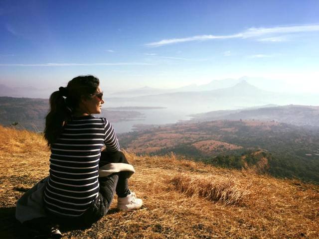 The actress is relaxing and is enjoying her time in the greenary and mountains. (Photo: Facebook)
