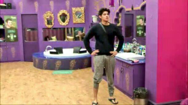 So the gentleman of the show who was the sensible senior to other housemates has now bid goodbye to BB 10, Courtesy creative team! Rahul Dev often compared Rohan Mehra with his son. This is the pic from morning after Rahul left late night. Both Lopa and Rohan broke down when Rahul made his exit.