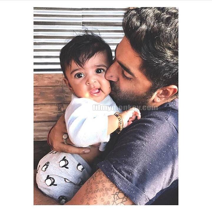 Here's Arya with Daddy Hermit(Pic: Instagram)