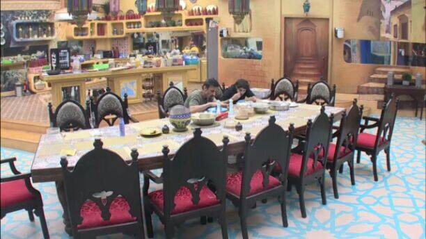 Inside the house for 2 whole months, the 27 yr old TV actor Rohan filled Sidhant's space in Rahul's life and the two were were often seen spending time together. Salman also asked Rahul what will happen to the 2 kids(referring to Lopamudra Raut and Rohan) who he's leaving behind? Rahul said they'll lookafter themselves!