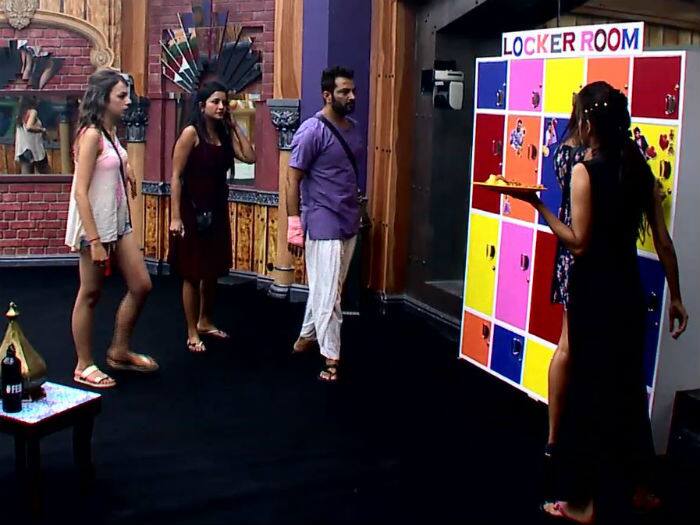 He too targeted Priyanka Jagga saying that she has no right to comment on Mona