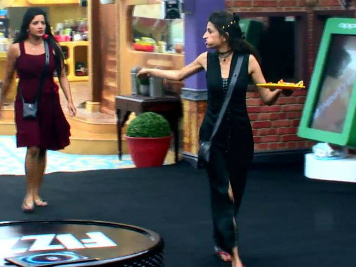 However Priyanka refused to listen to Manu and went on shouting, so get ready to unveil the whole fight in tonight's episode[ALL PICS CREDIT: COLORS]