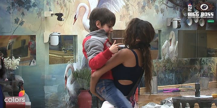 Despite the huge catfight a while ago with Priyanka, Lopa also couldn't stop cuddling the little ones(Photo: Colors)