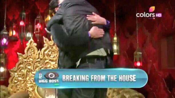The two real close brothers looked happy to see each other.(Photo: Colors)