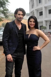 SEE PICS: Sunny Leone PROMOTES 'Laila main Laila' song from 'Raees' on 'The Kapil Sharma Show'; DANCES her heart out !