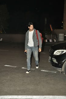 See Pics: Rumoured couple Alia and Sidharth get snapped at the airport!