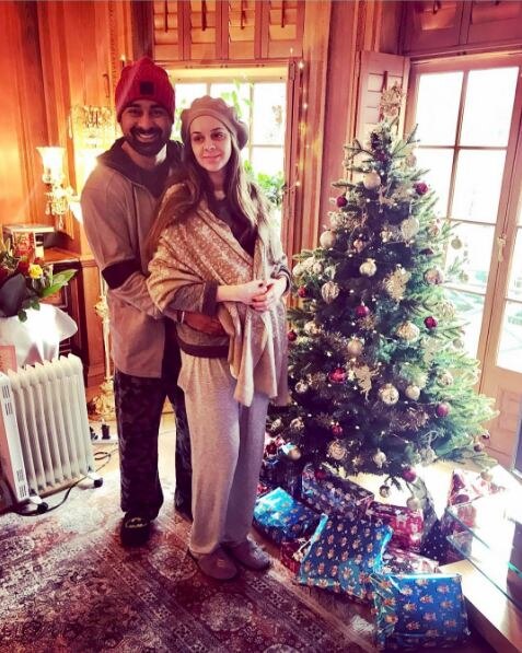 Posing near the X-Mas tree, Priyanka makes a lovely expectant mom, flaunting her baby bump. Hubby Dear can be seen embracing the wifey in a warm embrace, with his hands placed on her tummy. Rannvijay shared a few lovely pictures on his Instagram.