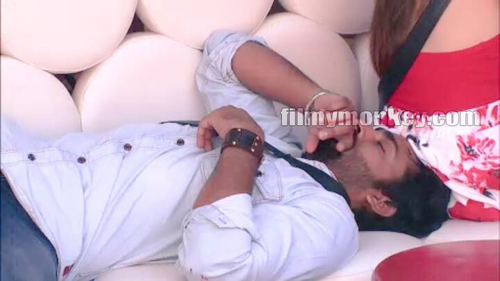 Nitibha and Manveer were even caught once in an awkward position sitting intimately close to each other that Filmy Monkey had shown you a week back!(Photo: Colors)