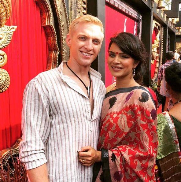 Well, Aashka didn’t hide anything and confirmed the news to TOI. Actress said “I am on cloud nine! The feeling is yet to settle in. Brent has made me believe that love and companionship exist and one should never give up hope. I am looking forward to a future, which is filled with happiness and togetherness with him.”