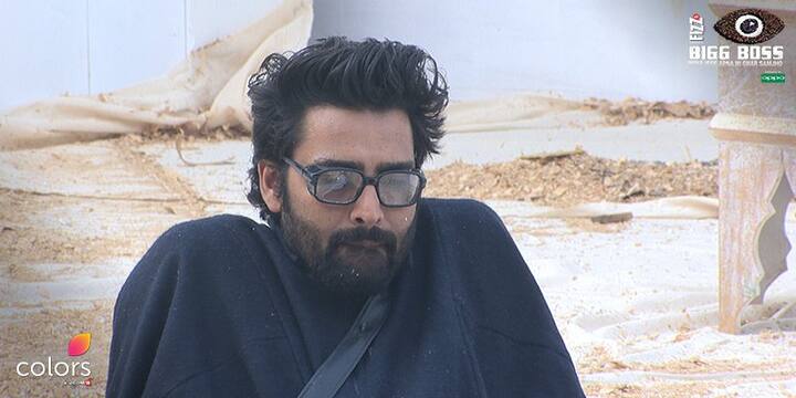Manveer Gurjar was seen getting super agitated over Baba's cheap tricks and kept appealing to him to play the game fair(Pic: Colors)