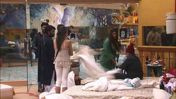 Swami Om and Lopamudra also had a huge fight inside the house. Lopa removes his blanked in fury and Rohan hits the bed with a cloth too. Swami Om finally lost the game(Pic: Colors)