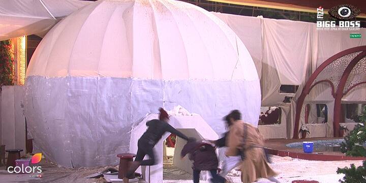 Babaji was seated at the Igloo entrance during task and even after he was out of the task he was stopping contestants physically and strangling Rohan Mehra to stop him from entering the Igloo(Pic: Colors) 