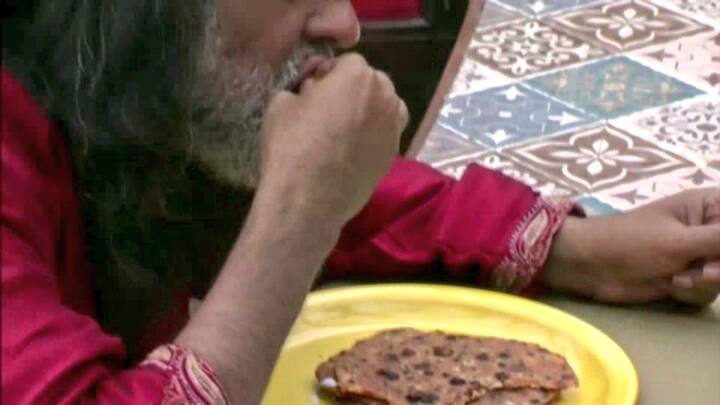 Swami is back now and what is surprising the BB 10 fans & followers are Live feed pictures where he is seen carrying something as a weapon(Pic: Twitter)